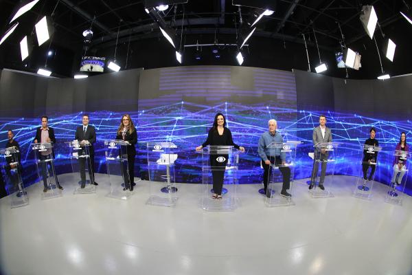 Crítica ao pedágio domina primeiro debate para o governo do Paraná