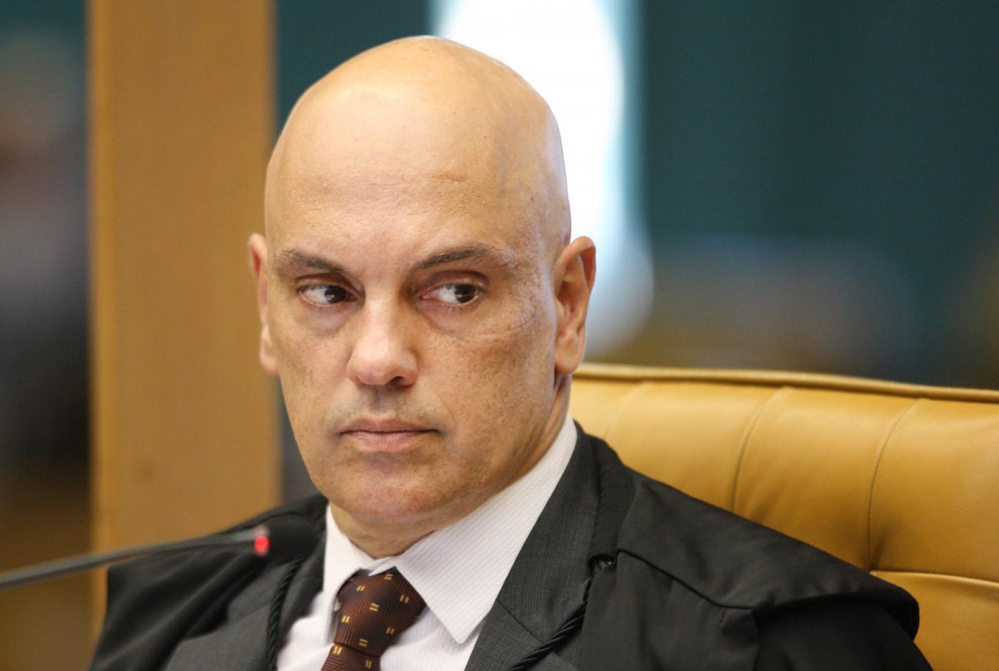 Moraes dá 7 dias para Bolsonaro se manifestar sobre pedido para barrar candidatura