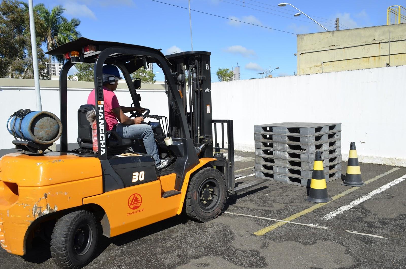 Qualifica Santa Helena oferece curso gratuito de Operação de Empilhadeira de Pequeno Porte