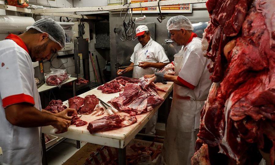 Uruguai recebe 1ª remessa de carne com osso importada do Brasil