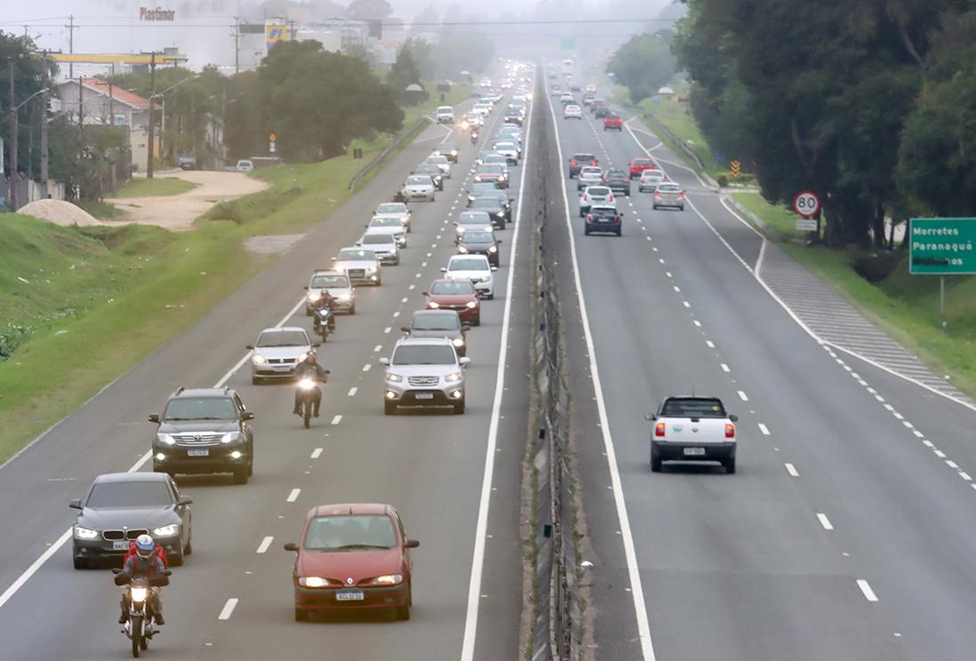 Feriado prolongado movimenta rodovias no Paraná; neste ano ainda tem mais três
