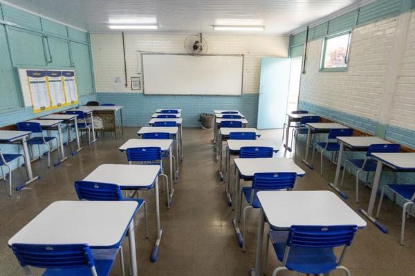 Fim da escola pública: Ratinho Jr escancara projeto privatista com edital de terceirização