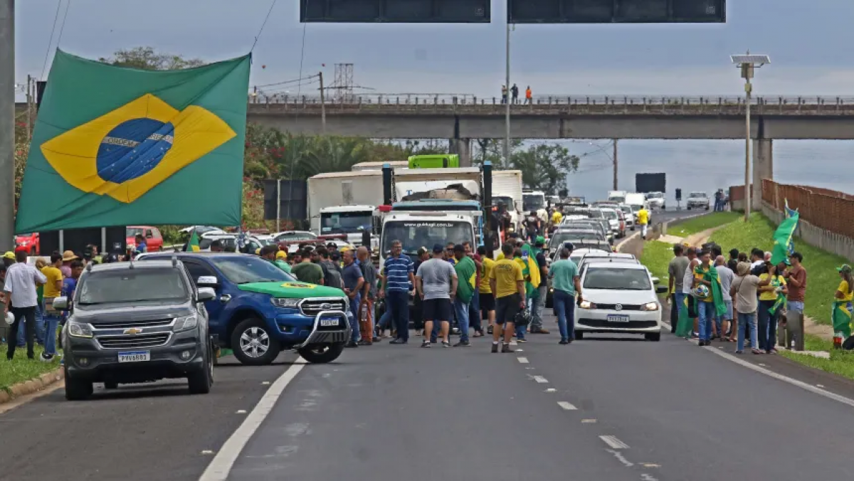 Forças Armadas reafirmam apoio à democracia e dizem que manifestações são legítimas, mas condenam excessos