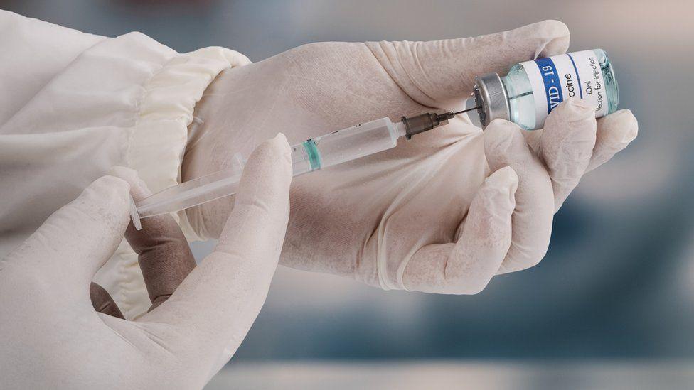 Reforço da vacina contra o Covid-19 para maiores de 18 anos está disponível nas Unidades de Saúde em Santa Helena
