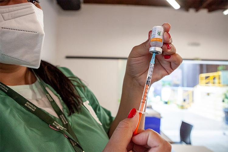 Surto de síndrome respiratória faz procura por vacina contra gripe crescer