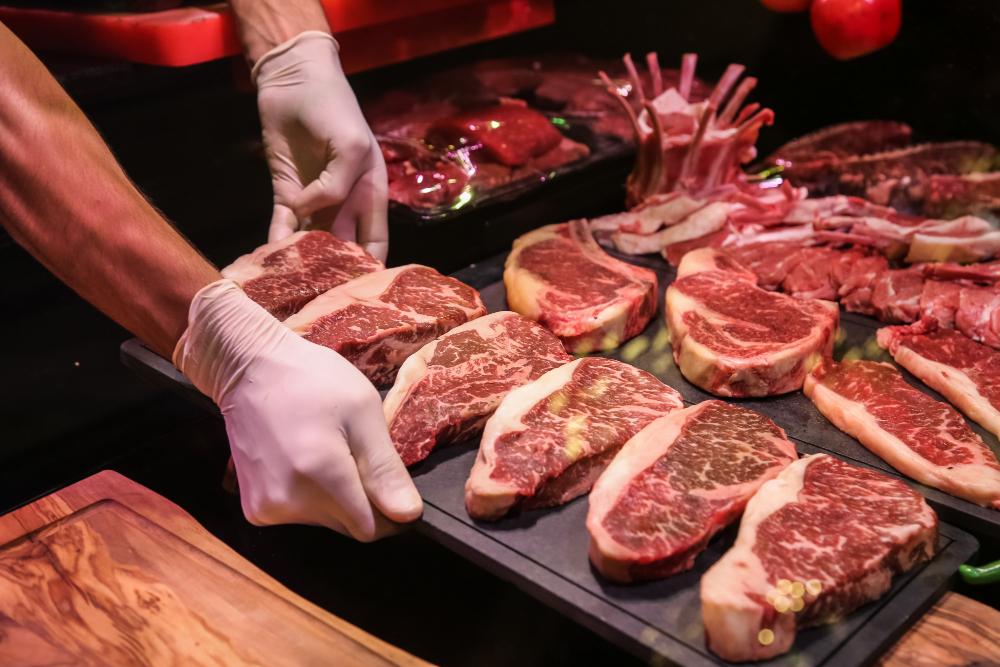 Destaque na produção de carnes no Brasil, Paraná deve muito ao Oeste