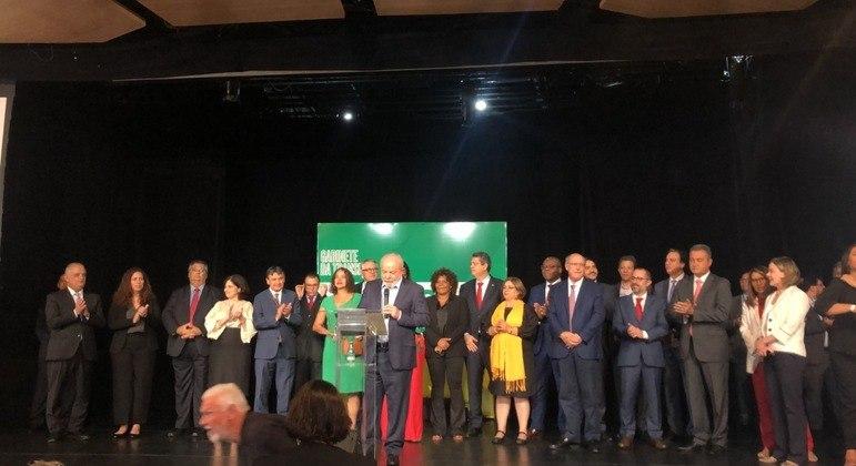 Dos 37 ministérios do seu futuro governo, Lula já confirmou 21 indicações