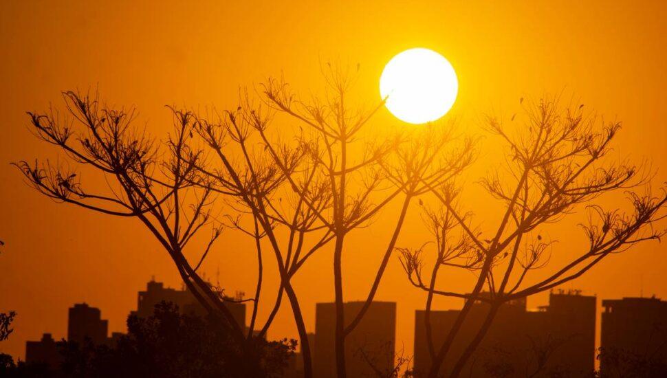 Verão começa nesta quarta-feira com influência do La Niña e muita chuva