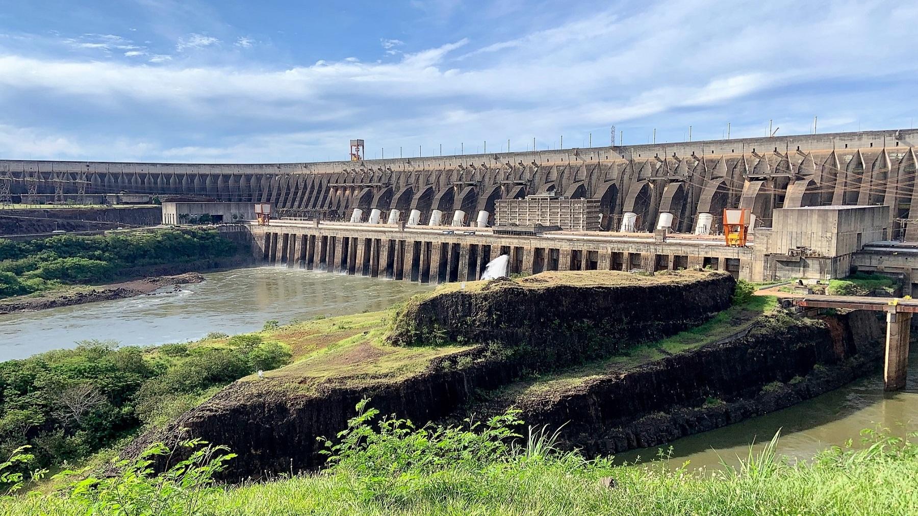 Itaipu lidera com folga “ranking” de hidrelétricas na produção de energia em 2022