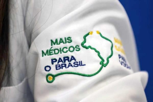 Governo ampliará Mais Médicos com prioridade aos brasileiros