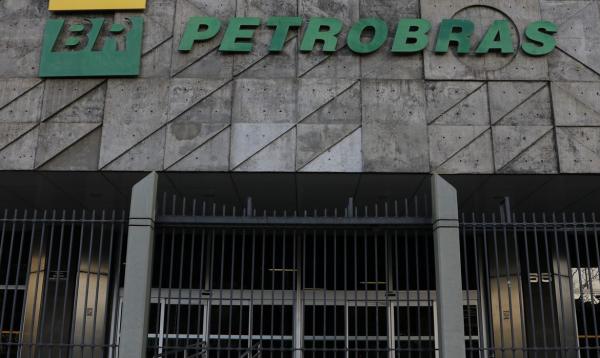Petrobras anuncia redução de preço da gasolina e do diesel nas distribuidoras a partir desta quarta