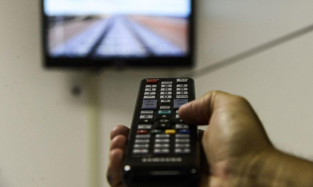 Por causa de streaming e redes, jovens de até 24 anos veem 7 vezes menos TV do que idosos