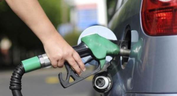 Postos de combustíveis do Paraná avisam que distribuidoras aumentaram em até R$ 0,10 o litro