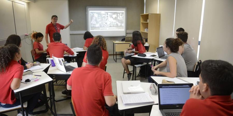 Especialistas pedem revogação do novo ensino médio