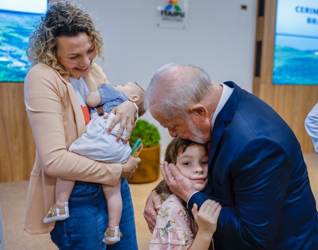 Lula encontra família de guarda municipal morto em Foz do Iguaçu