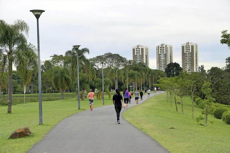 Caminhada é a atividade física mais praticada nas capitais brasileiras