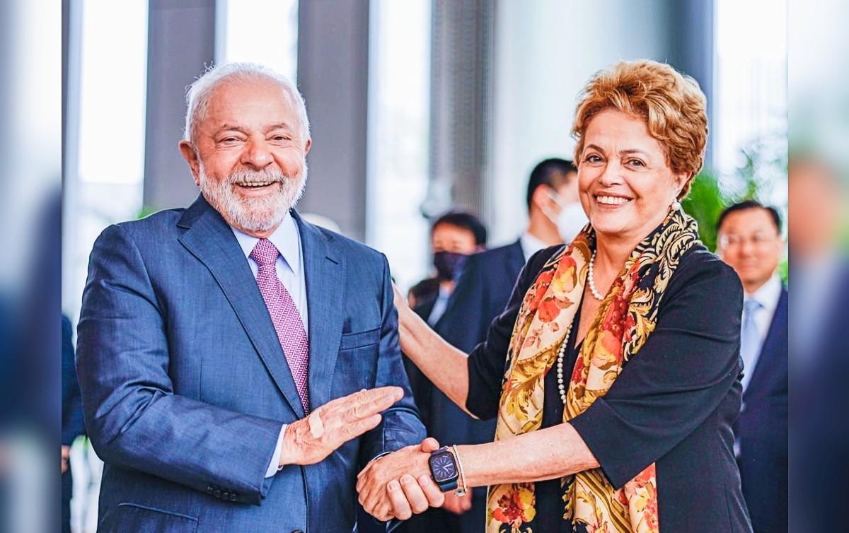 Dilma toma posse na presidência do banco dos Brics com a presença de Lula