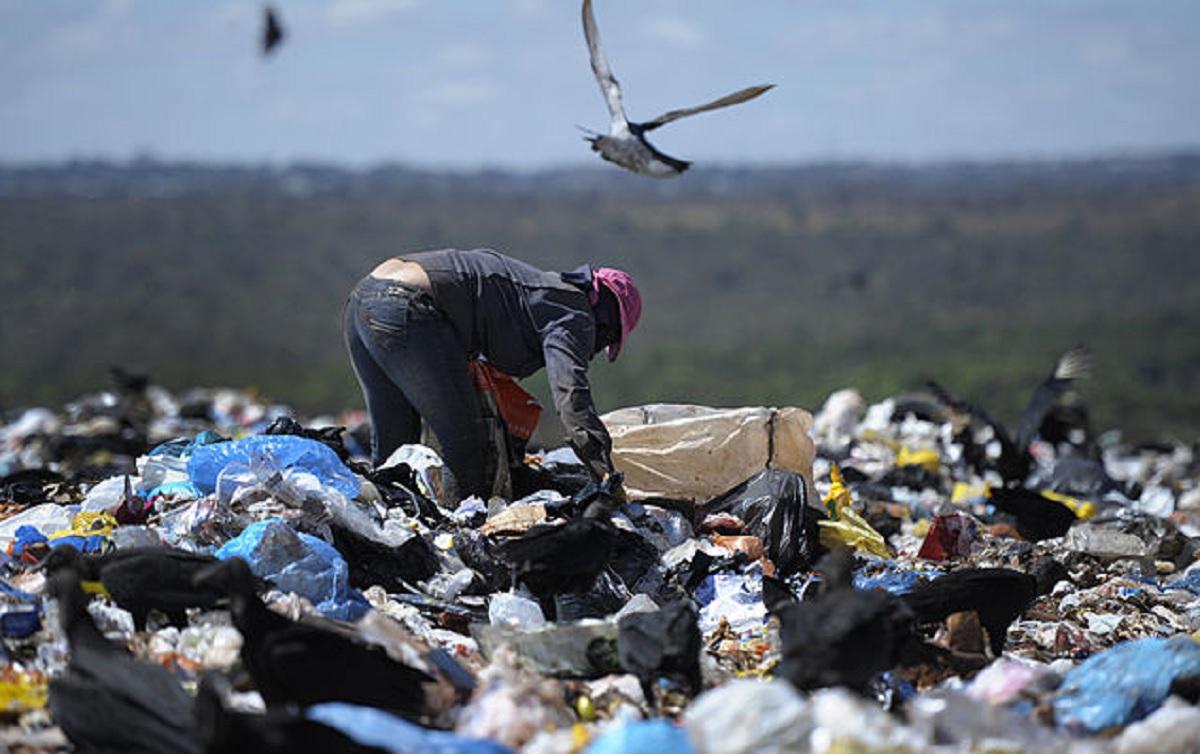 Brasil não vai cumprir meta de acabar com os lixões em 2024, alerta especialista