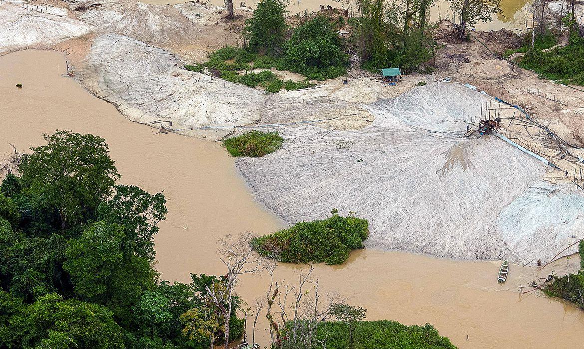 Garimpo de ouro na Amazônia cresceu mais de 90% em oito anos