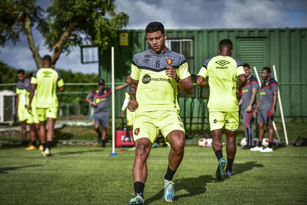Riquelmy em treino do Sport — Foto: Rafael Bandeira / SCR