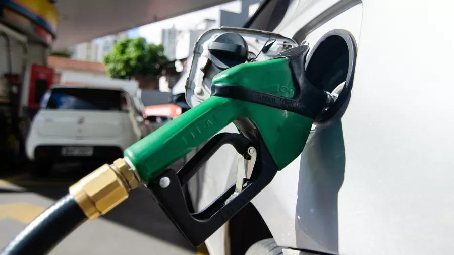 Petrobras reduz preço da gasolina e do gás de cozinha a partir de amanhã