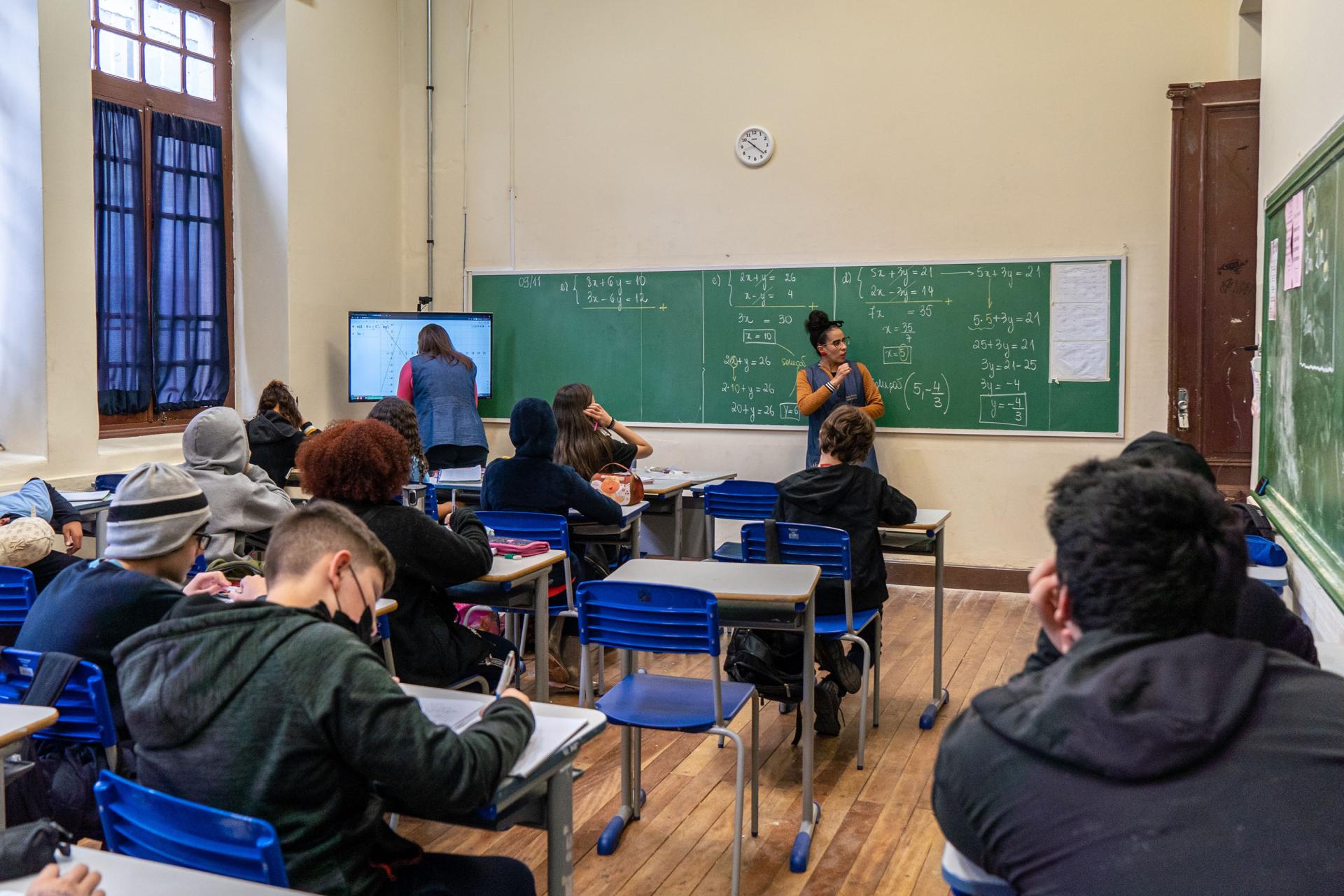 Provas do concurso público para professores da rede estadual acontecem neste domingo