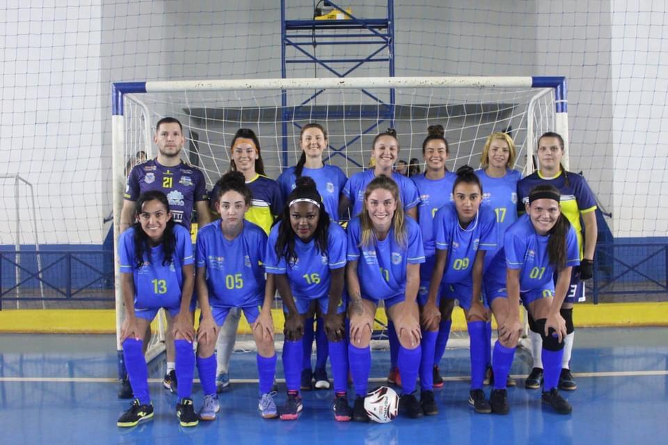 Santa Helena vence Mercedes e encara Entre Rios na grande final da Copa Terra das Águas de Futsal Feminino