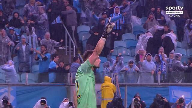 Grêmio vence Bahia nos pênaltis e avança para a semi da Copa do Brasil