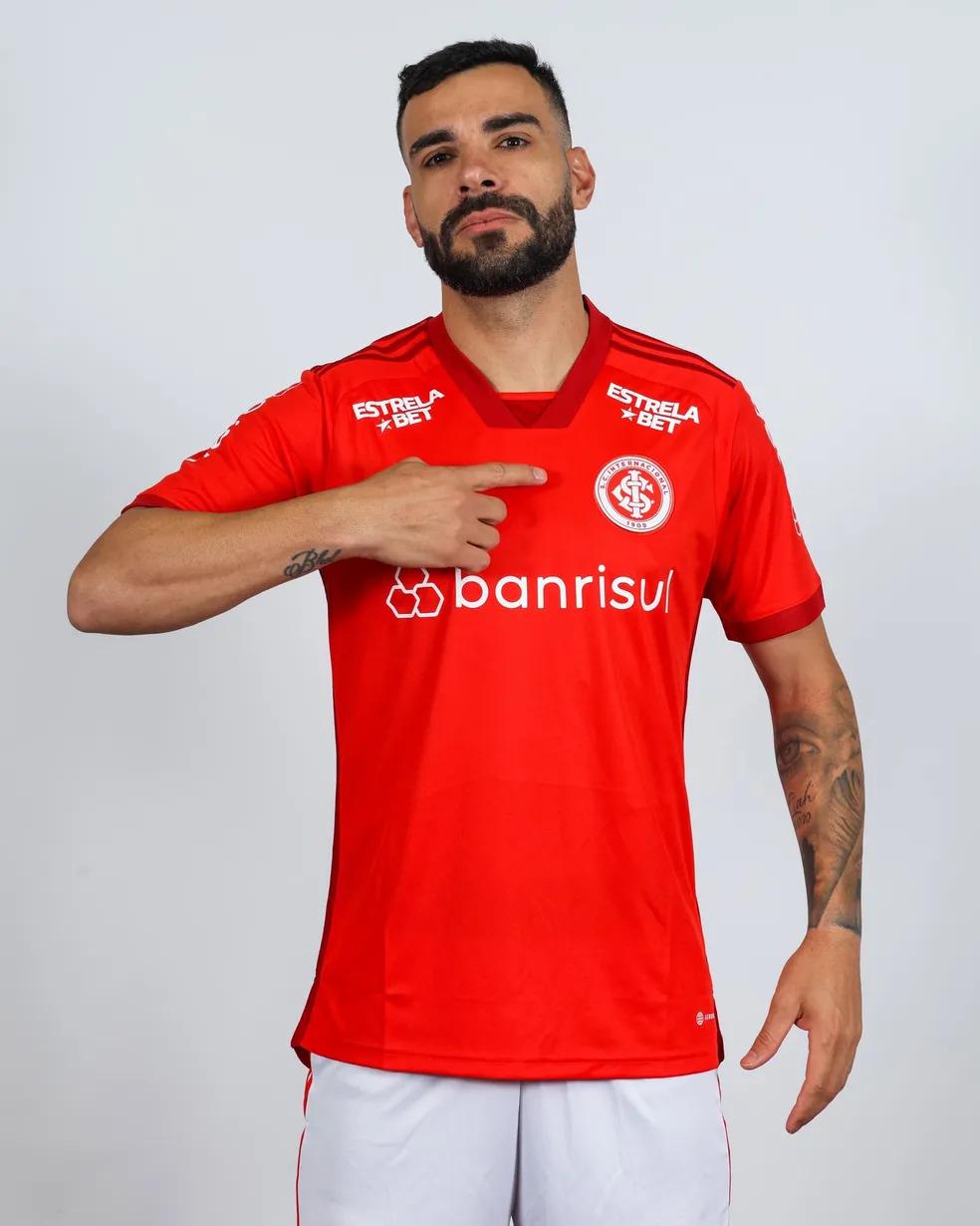 Destaque Grenal do Dia: Inter anuncia a contratação de Bruno Henrique; Grêmio recua em negociação para recontratar Luan