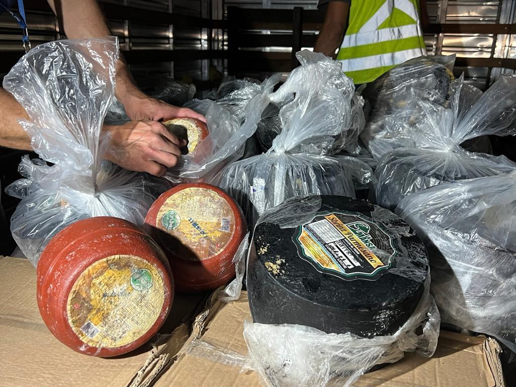 Receita Federal faz grande apreensão de carnes nobres e queijos contrabandeados da Argentina