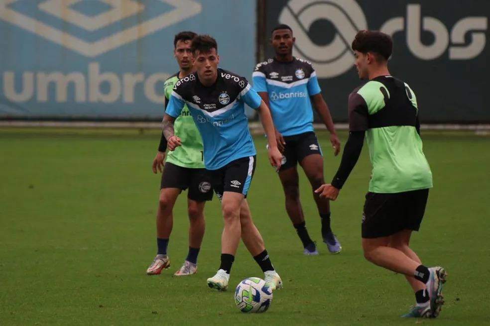Destaque Grenal do Dia: Inter vai poupar titulares no Brasileirão; Besozzi 'brilha' em jogo-treino pelo Grêmio