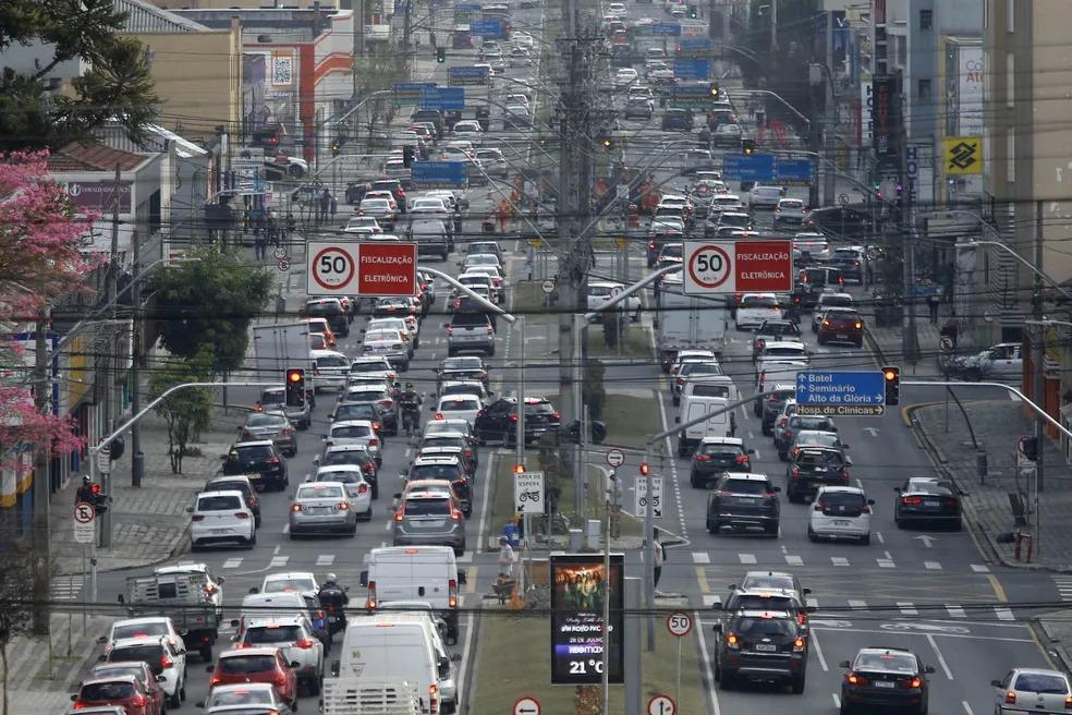 Licenciamento de veículos no Paraná começa a ser cobrado nesta terça (1º); veja tabela