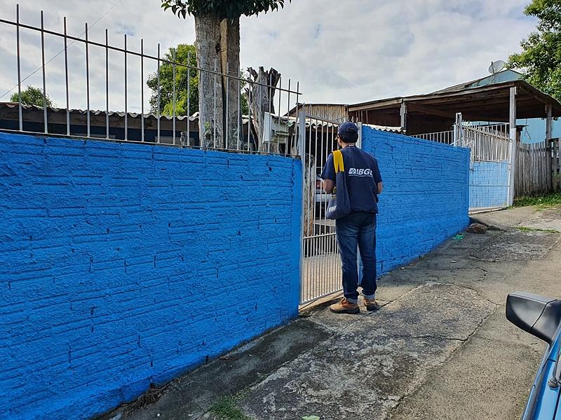 Mulheres fazem trabalho doméstico por 9,6 horas a mais que os homens por semana, aponta IBGE