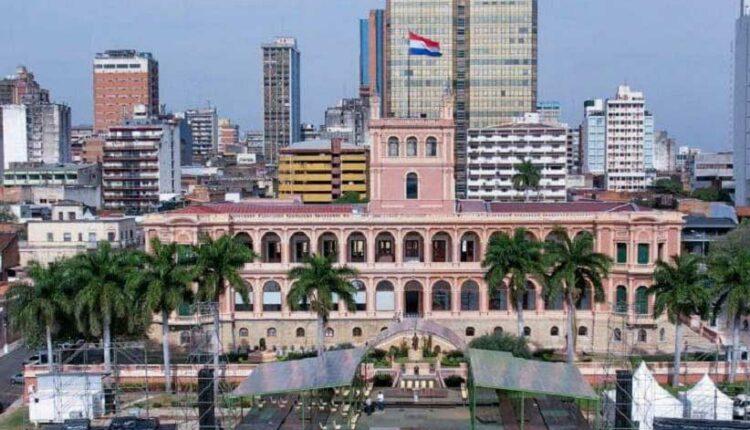 Novo presidente do Paraguai toma posse nesta terça-feira (15)