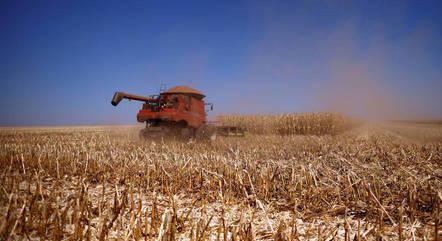 Economia brasileira cresce em ritmo menor, mas registra segunda alta seguida em julho