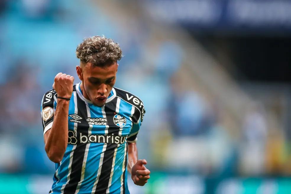 Inter tem 5 jogadores em fim de contrato; Grêmio recebe proposta por Bitello, que pode deixar o clube