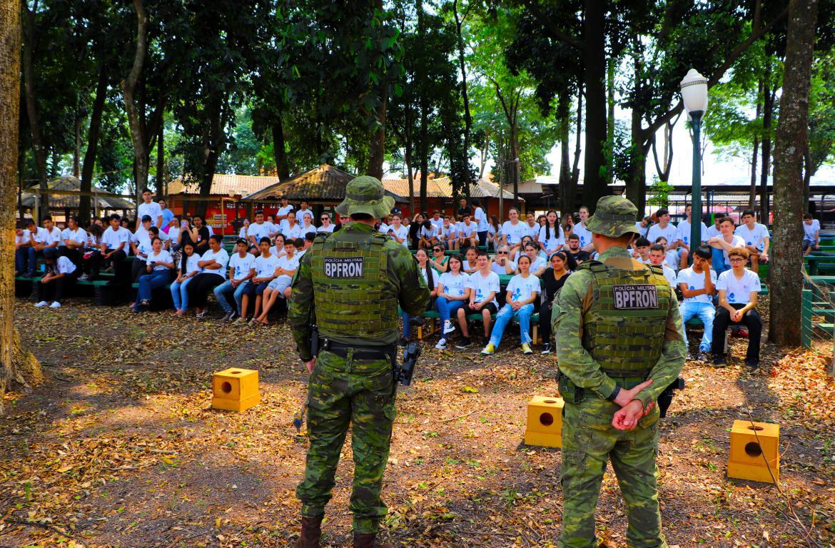 150 jovens da região lindeira têm dia de interação e conhecimento sobre operações policiais