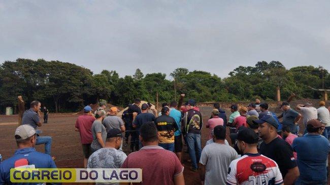 Caminhões começam a ser liberados no Porto Índio e balsa já se desloca para Sanga Funda