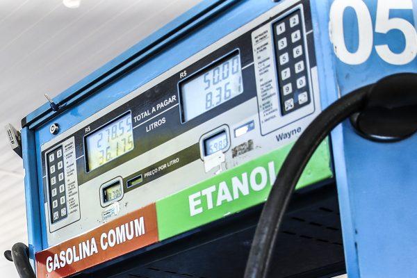 Petrobras anuncia redução no preço da gasolina a partir deste sábado (21)