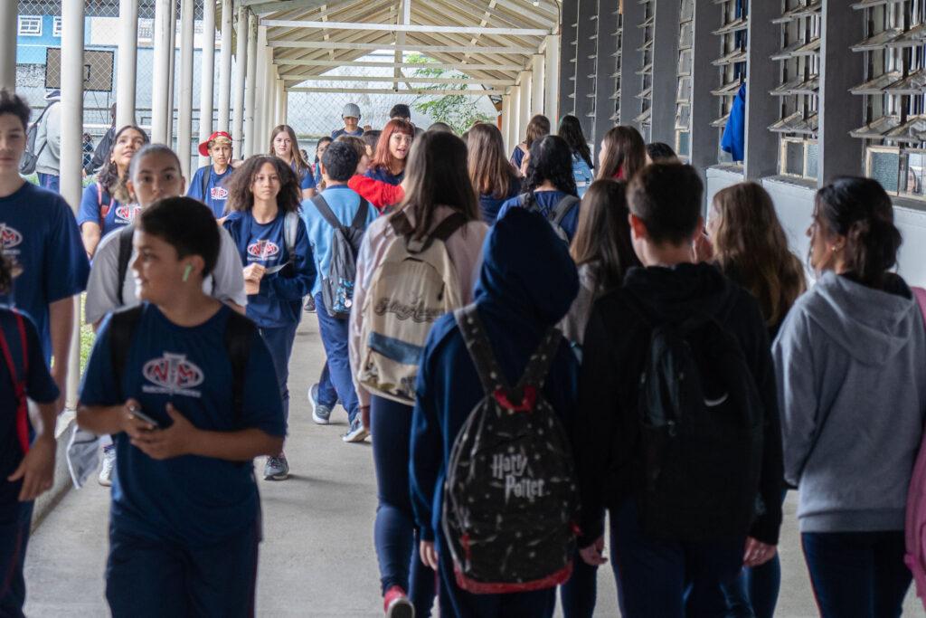Professores relatam turmas superlotadas nas escolas do Paraná