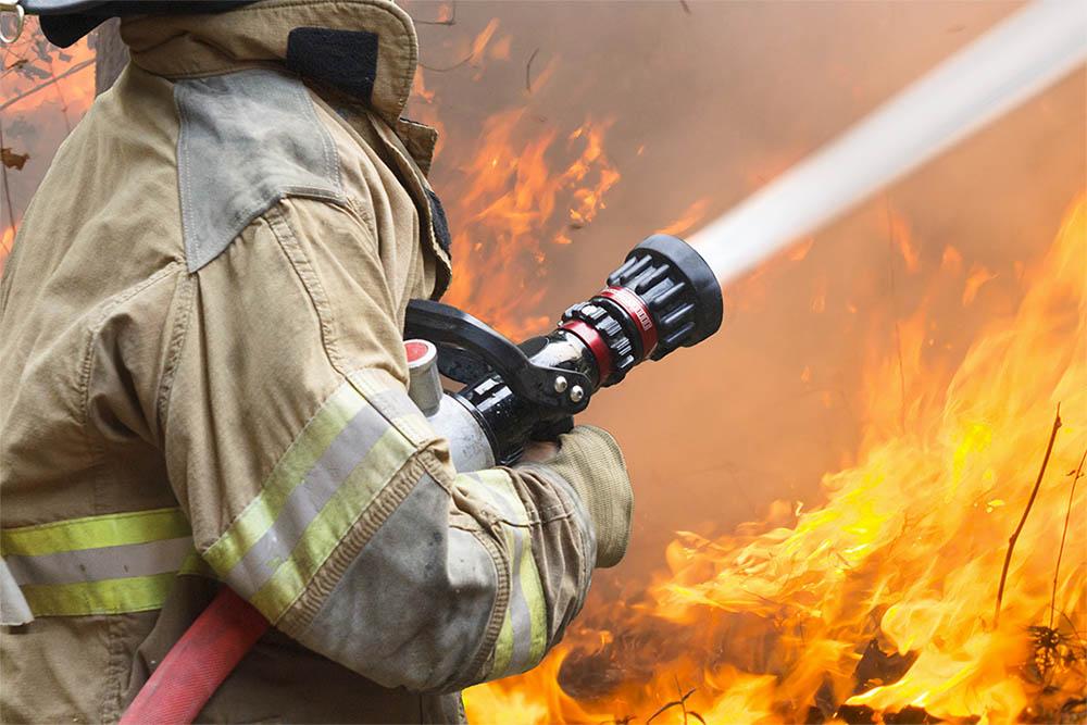 Moradores de SH registram em vídeo incêndio que atingiu empresa em Cascavel