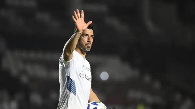 Suárez faz 3 e Grêmio vira sobre o Botafogo; Inter tem problemas no meio-campo