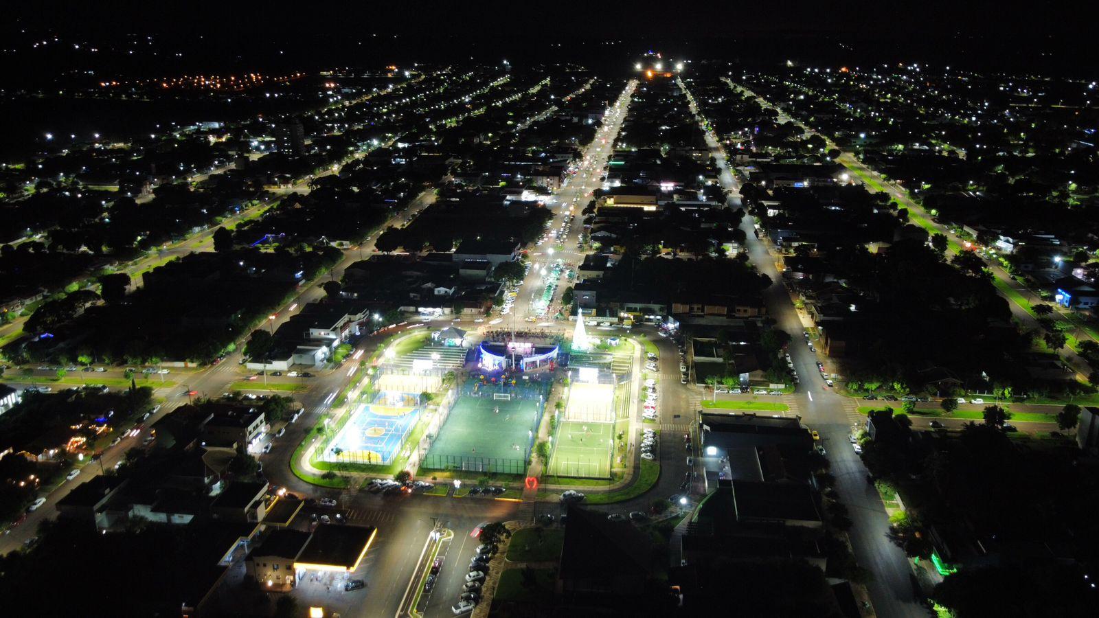 Natal Iluminado recebeu Papai Noel e shows em sua última noite em Santa Helena