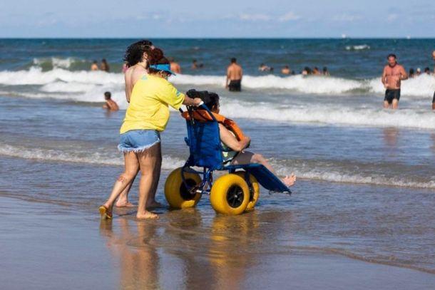 Projeto Praia Acessível do governo do estado chega na praia de Santa Helena