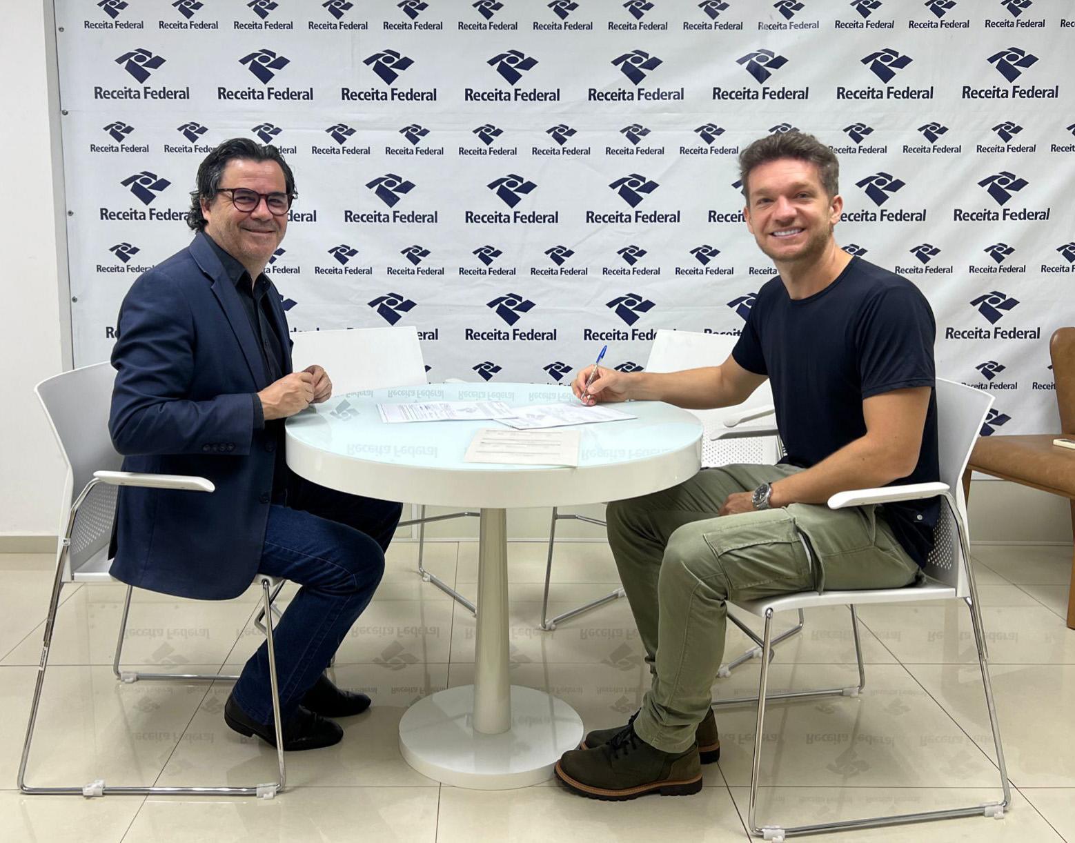 Receita Federal destina dois veículos para o município de Santa Helena