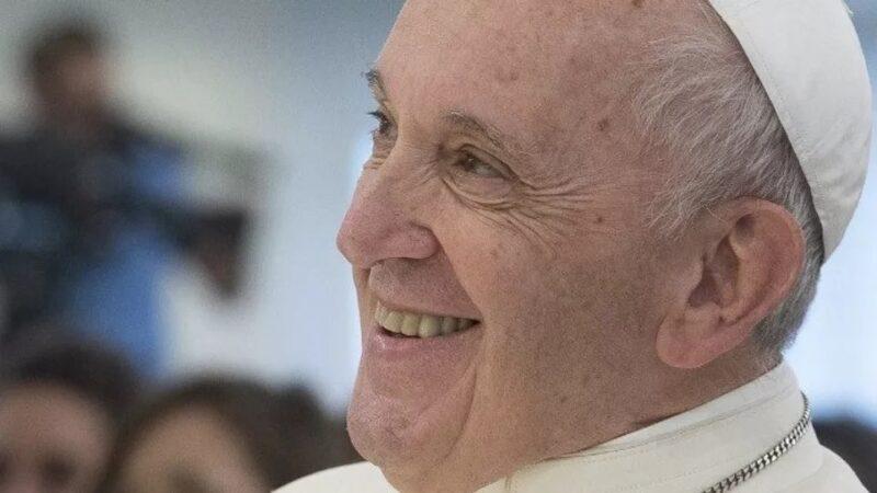 Vaticano autoriza oficialmente e pela primeira vez bênção a casais do mesmo sexo