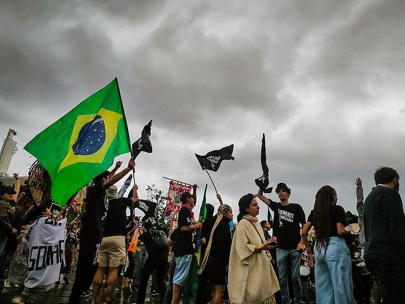 Violência, sofrimento mental e acidentes de trabalho adoecem e matam jovens no Brasil