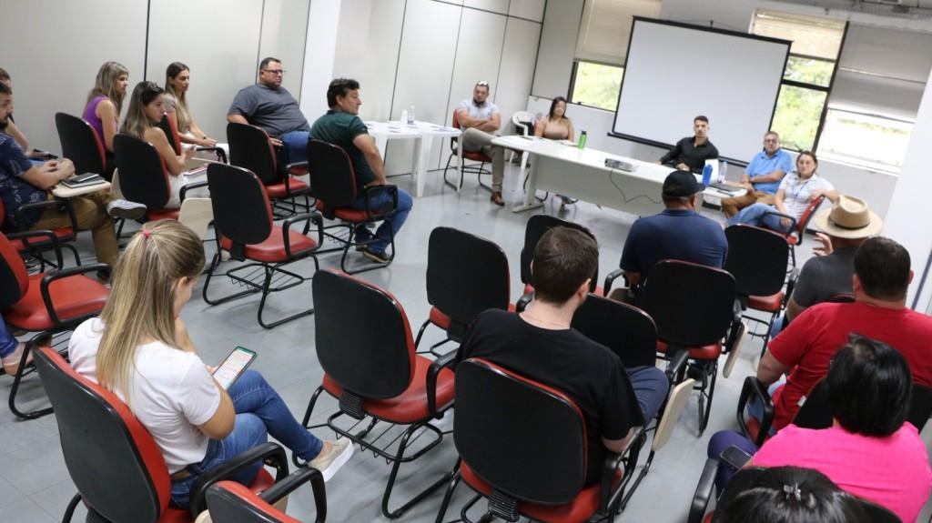 Escola de Governo é apresentada para secretários e vereadores em Santa Helena