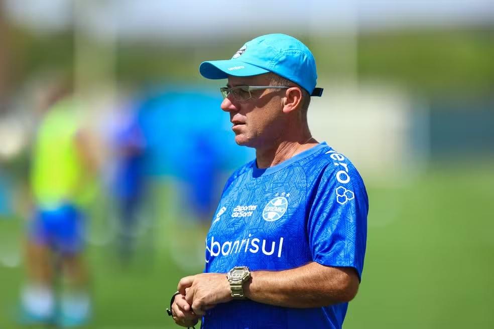 Grêmio tem novo preparador físico; Inter apresenta Wesley