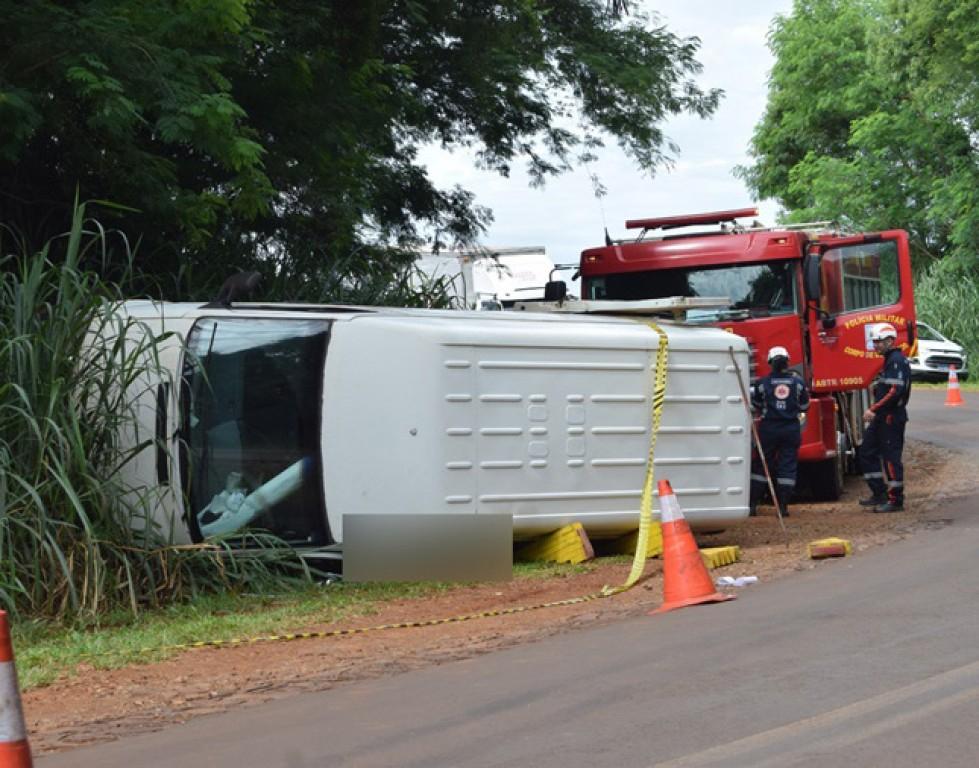 Homem morre em acidente envolvendo van no interior de Santa Helena